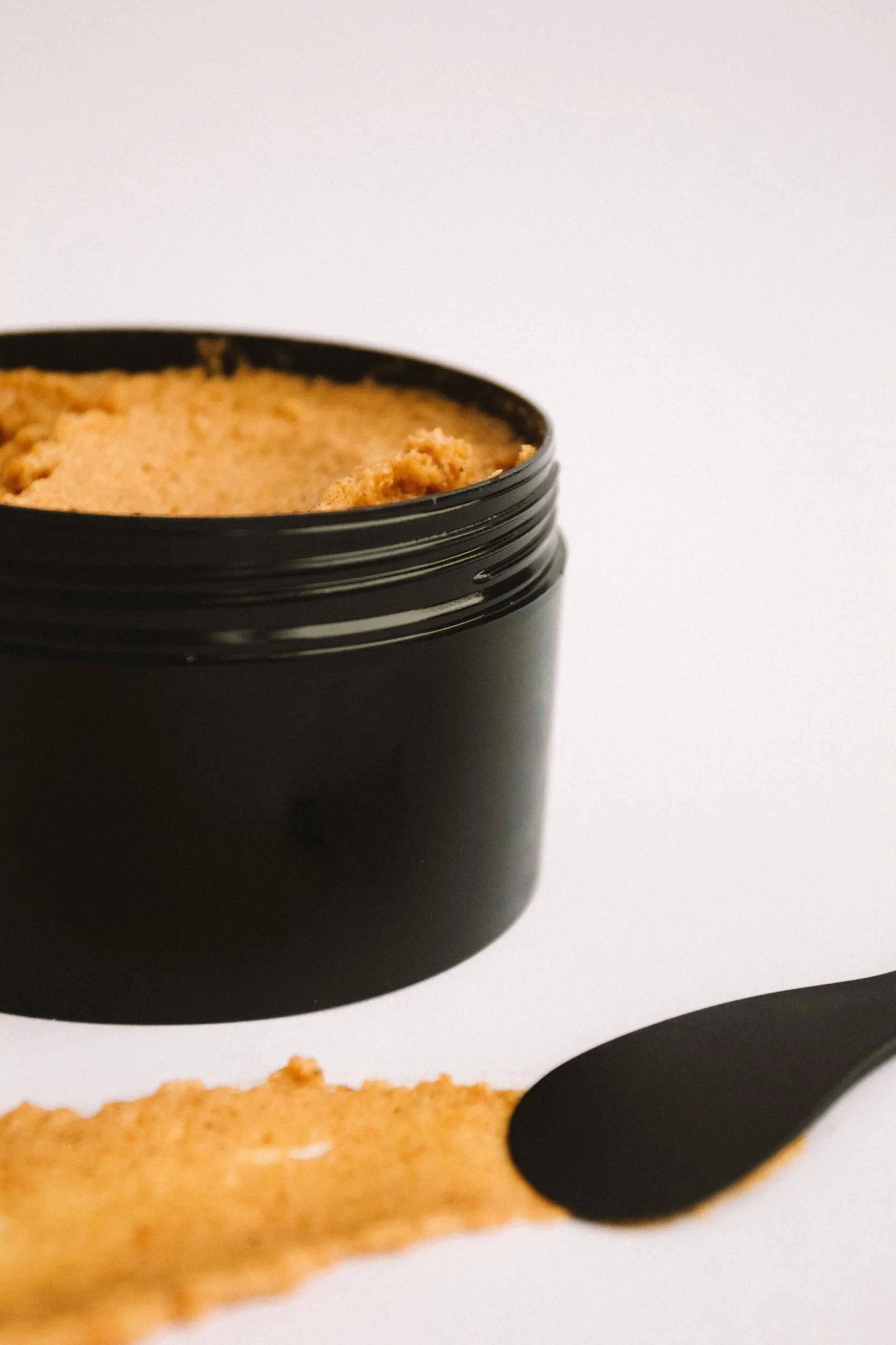 Salt Scrub -Noble Essence